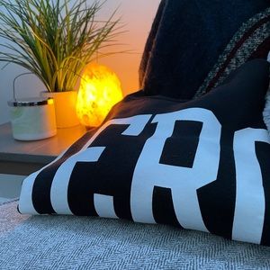 Aeropostale Black crew neck